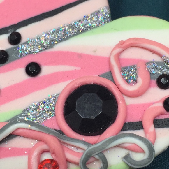 Beautiful One of a Kind Heart Brooch Rhinestones - Picture 13 of 16